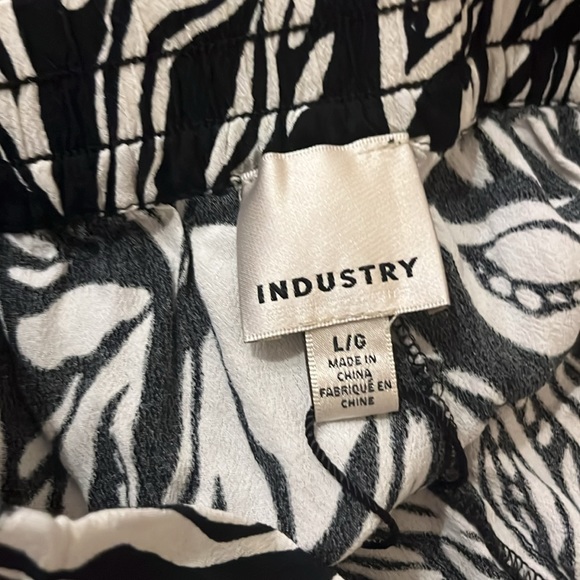 White and black pants - Picture 3 of 4